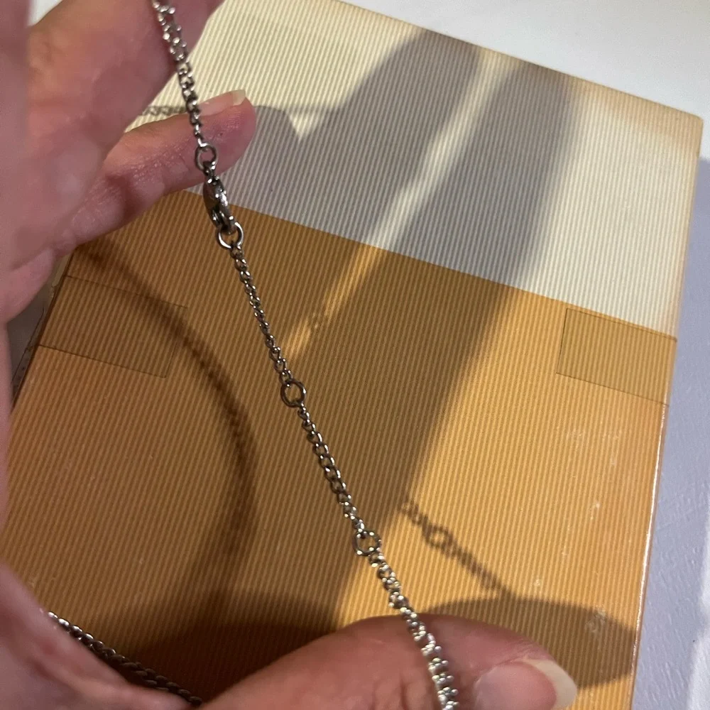 Adjustable faux pearl choker - Picture 3 of 3